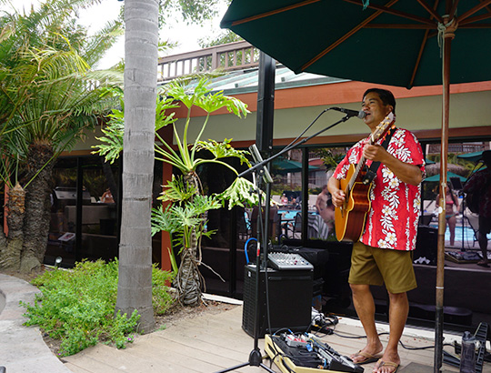 Live music at the Catamaran pool